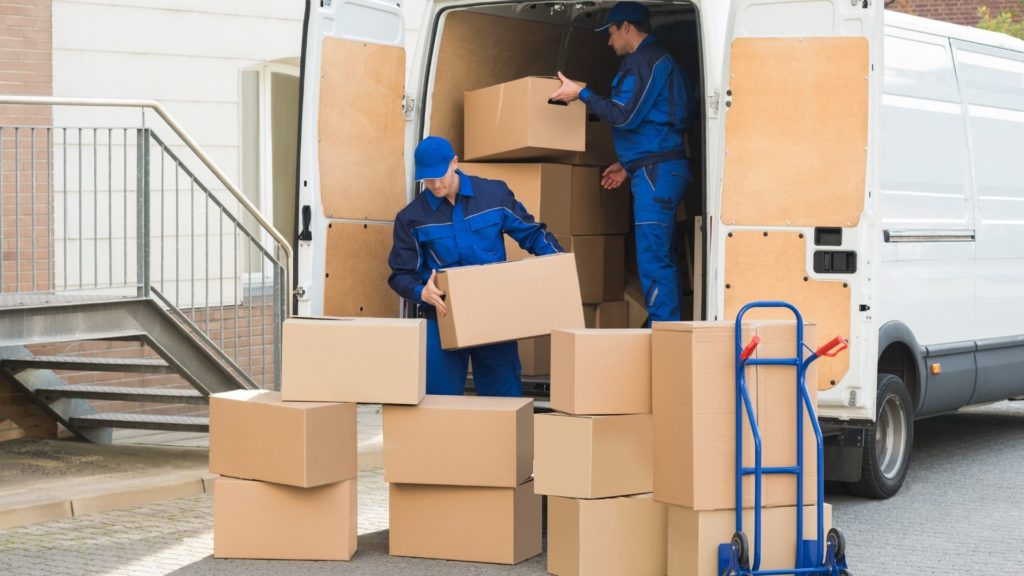 logistique urbaine livraison colis camion dernier kilomètre